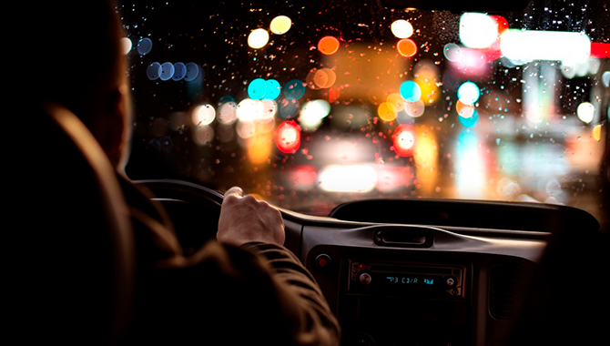 12 consejos para combatir el miedo a conducir de noche