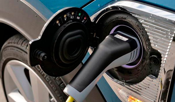 Por qué podrían bajar los precios de los coches eléctricos en 2020